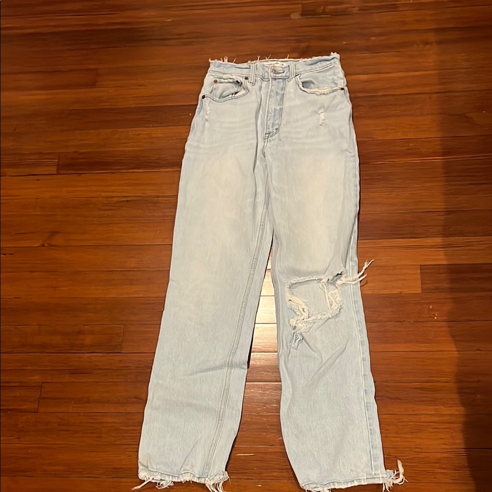 Light wash Abercrombie & fitch high waisted 90's jeans